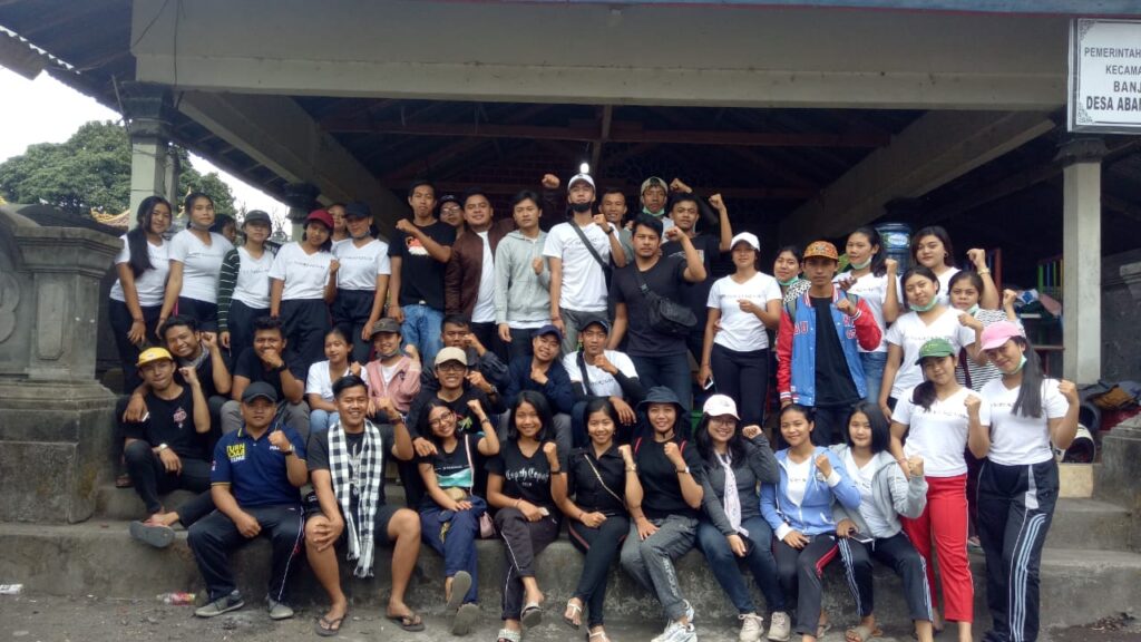 DPK Peradah Indonesia Bangli bersama pemuda Desa Abang, Kintamani.