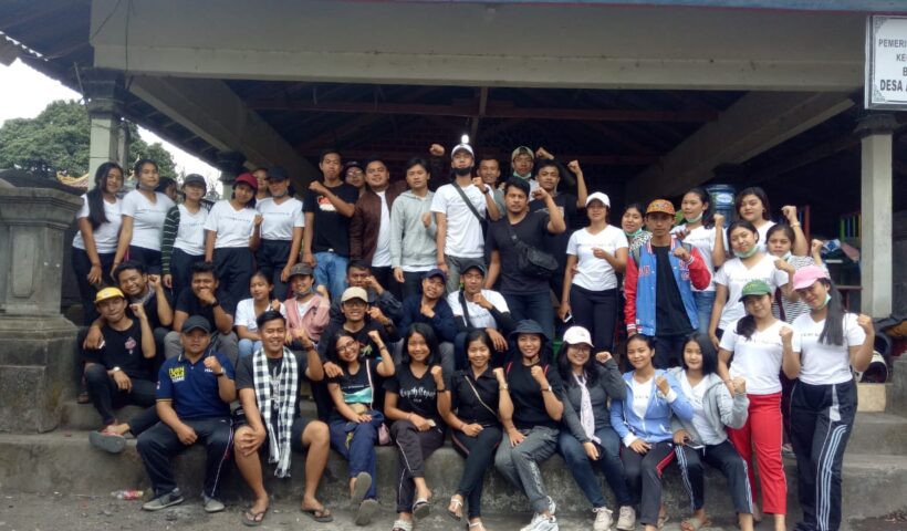 DPK Peradah Indonesia Bangli bersama pemuda Desa Abang, Kintamani.