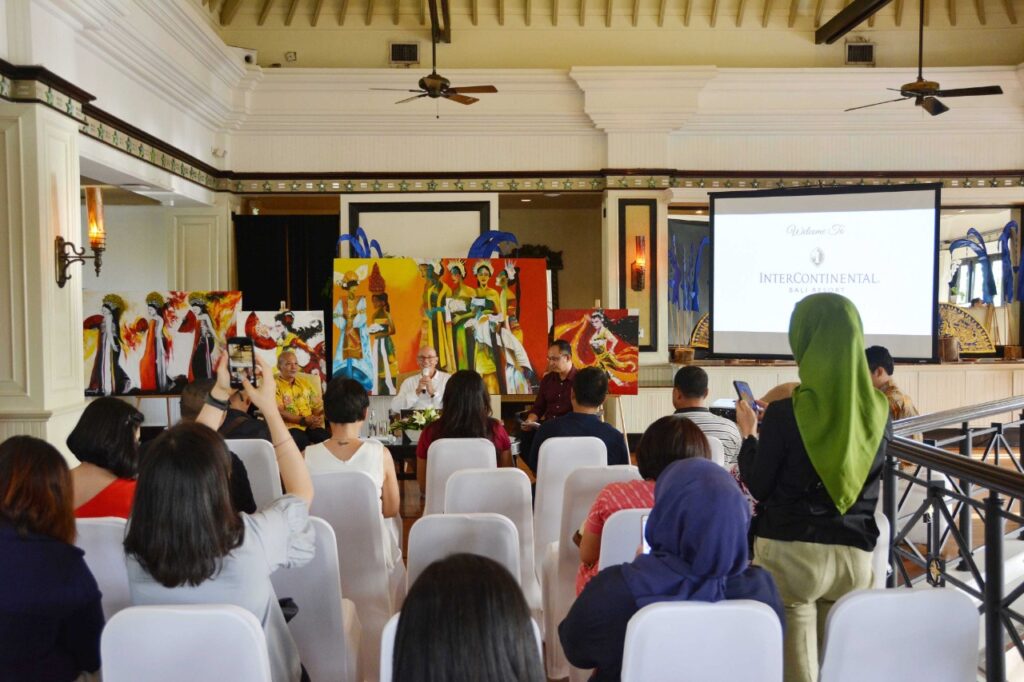 Jumpa pers pameran lukisan ArtVaganza di Intercontinental Resort Bali.