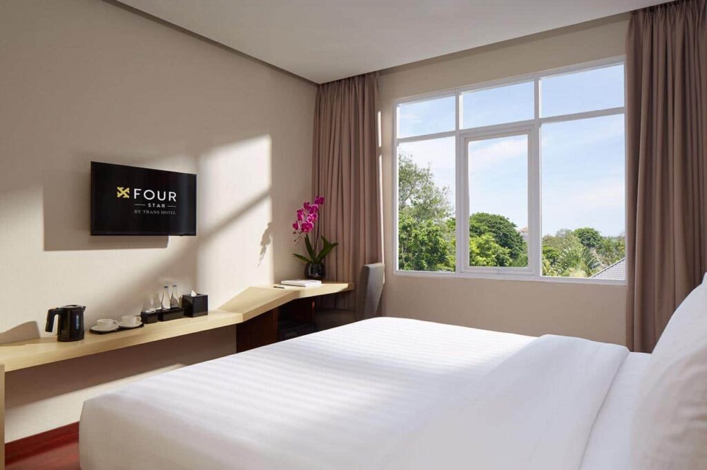 Superior king bedroom di Four Star by Trans Hotel