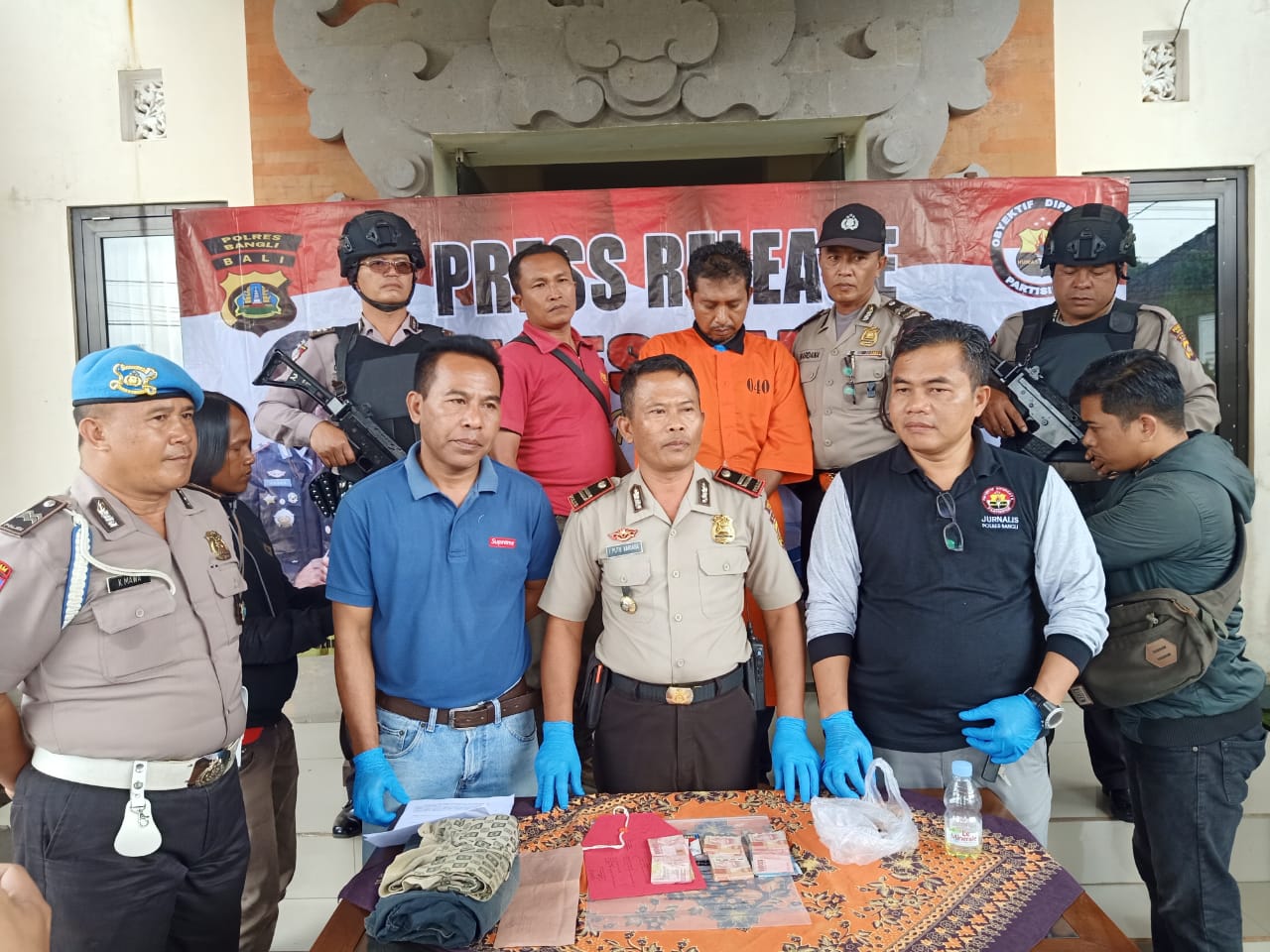 Polisi Tangkap Pelaku Bobol Toko di Susut, Bangli Jumpa pers penanglapan pelaku pembobolan toko di Susut, Bangli.