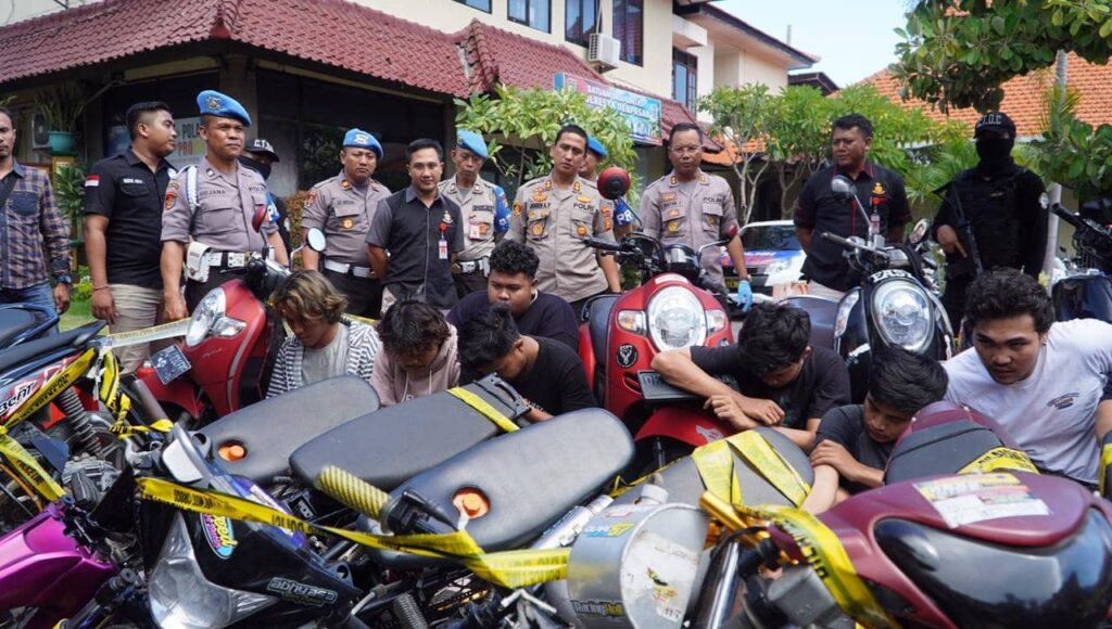 Polresta Denpasar Bersama Satgas CTOC Amankan 33 Pelaku Balapan Liar