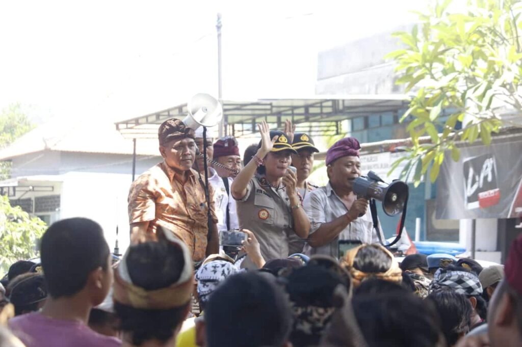 Kapolres Karangasem Pimpin Langsung Pengamanan dan Mediasi Permasalahan Tapal Batas Desa Adat Jasri dengan Desa Adat Perasi