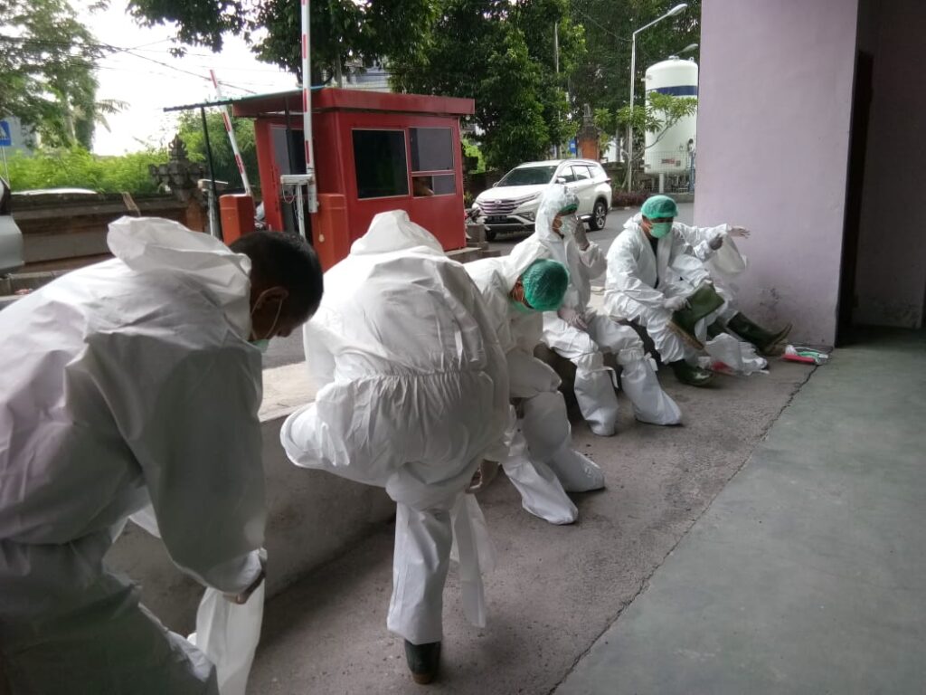 Kodim Bantu RSUD Klungkung Siapkan Ruang Isolasi Bagi Pasien COVID-19
