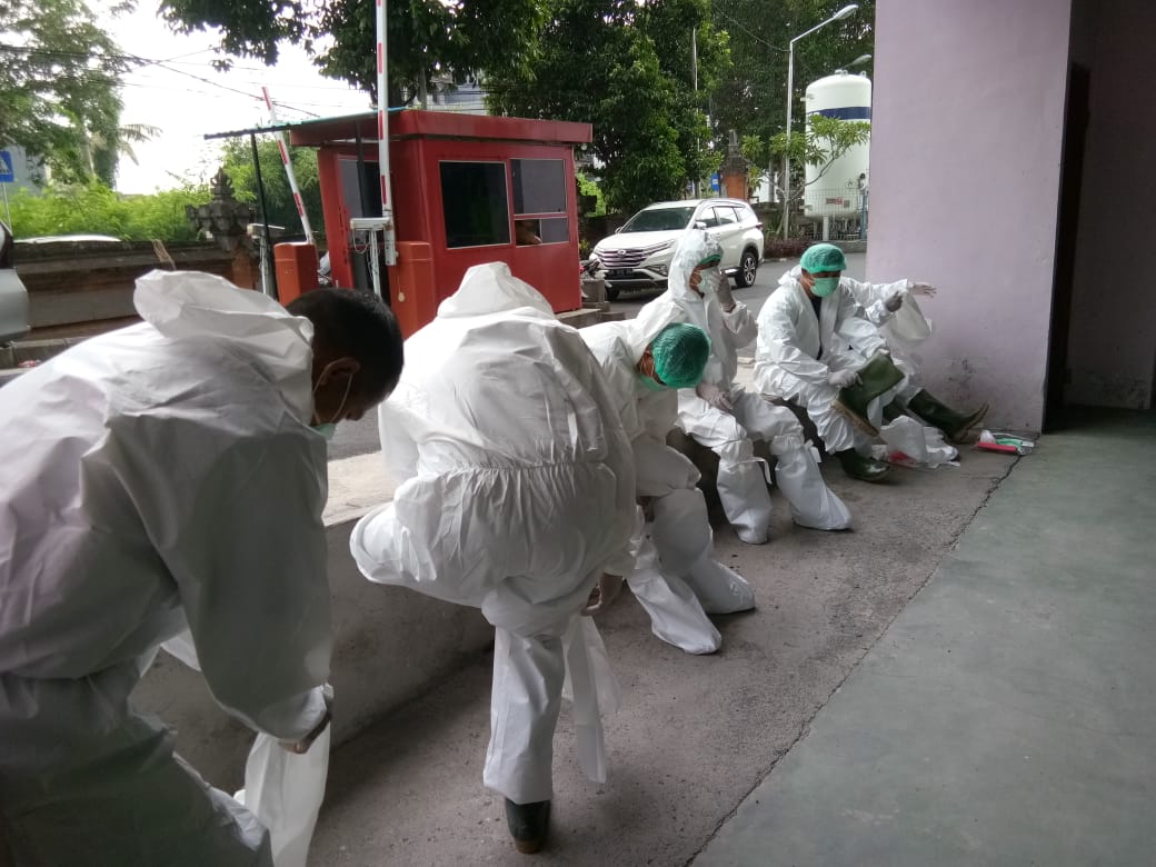 Kodim Bantu RSUD Klungkung Siapkan Ruang Isolasi Bagi Pasien COVID-19 Kodim Bantu RSUD Klungkung Siapkan Ruang Isolasi Bagi Pasien COVID-19