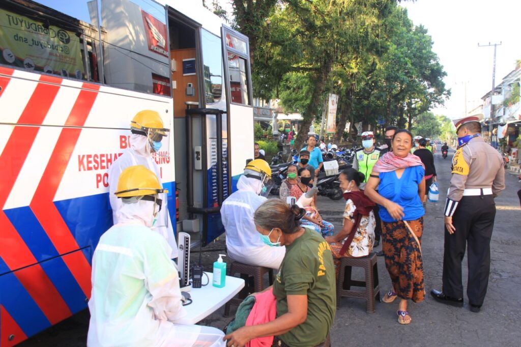 Satlantas Polres Bangli melakukan inovasi dengan merubah mobil layanan SIM Keliling menjadi kendaraan layanan kesehatan bagi masyarakat Bangli. (ist)