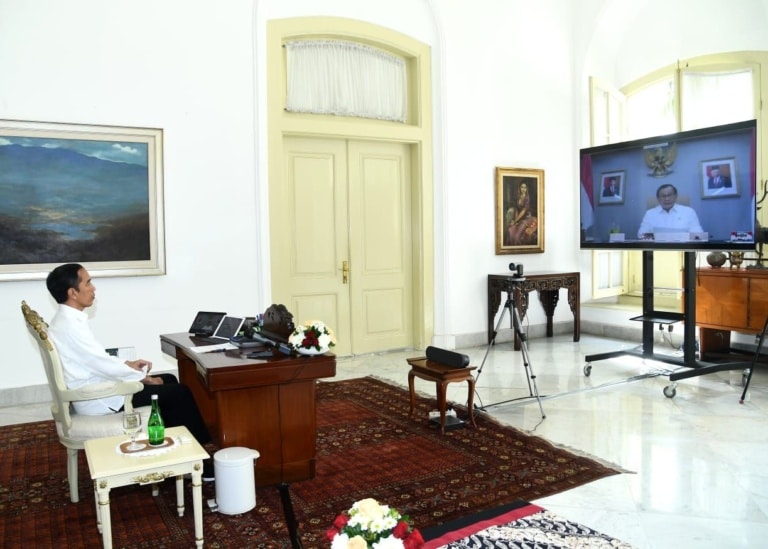 Presiden Jokowi Siapkan Tiga Langkah Mitigasi Dampak COVID-19 pada Sektor Pariwisata Presiden Joko Widodo memimpin rapat terbatas membahas mitigasi dampak COVID-19 terhadap sektor pariwisata dan ekonomi kreatif dengan jajaran terkait melalui telekonferensi dari Istana Kepresidenan Bogor, Provinsi Jawa Barat pada Kamis (16/4). (ist)