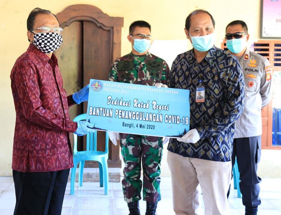 Tingkat Kesembuhan Pasien COVID-19 di Bali Capai 58 Persen, Teratas Secara Nasional Gubernur Bali Wayan Koster saat berkunjung ke Banjar Serokadan, Desa Abuan, Bangli, Senin (4/5). (ist)
