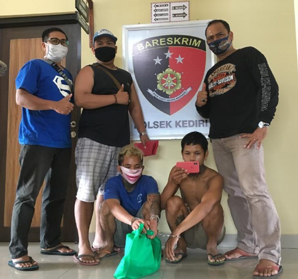 Reserse Kriminal Polsek Kediri, Tabanan, berhasil membekuk dua pelaku jambret dengan korban seorang WNA, pada Senin (1/6). (ist)