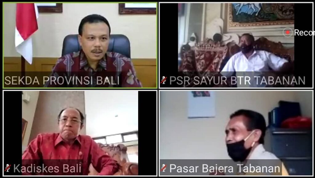 Sekda Provinsi Bali yang juga selaku Ketua Harian Gugus Tugas Percepatan Penanganan (GTPP) COVID-19 Provinsi Bali Dewa Made Indra saat rapat koordinasi penertiban pelaksanaan protokol kesehatan di pasar tradisional, Selasa (30/6). (fb/Dok. Pemprov)