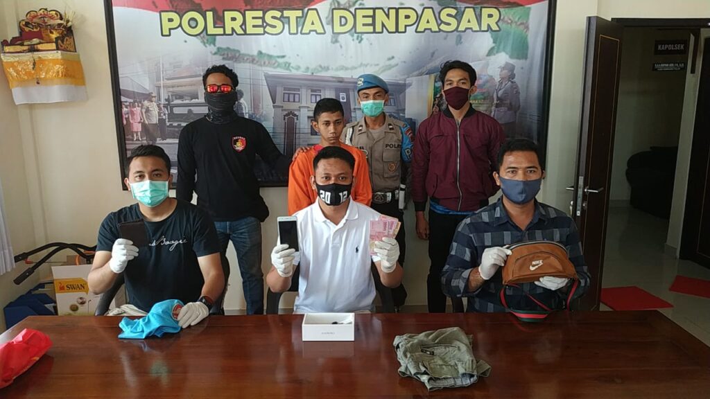 Unit Reskrim Polsek Denpasar Barat membekuk KA atas kasus pencurian uang parkir. (ist)