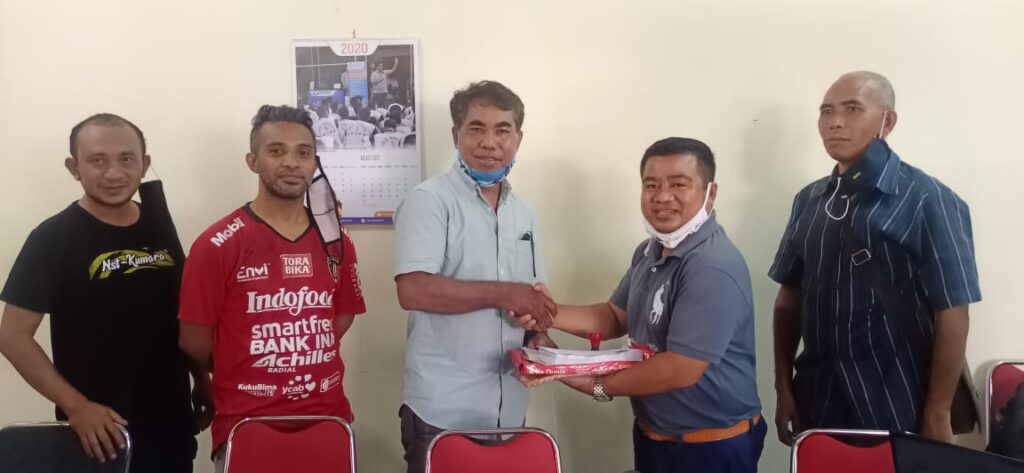 Igo KLeden (tengah) terpilih sebagai Ketua PENA NTT Bali.