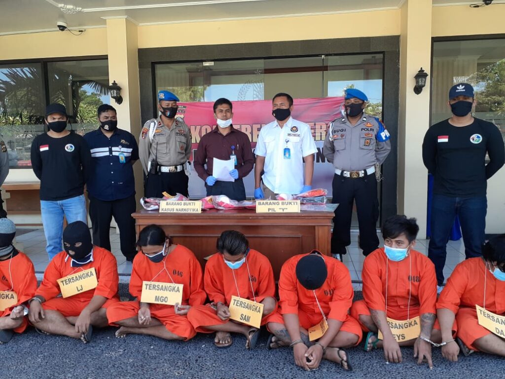 Polres Klungkung ungkap kasus narkoba dengan delapan orang tersangka, Kamis (24/7). (ist)