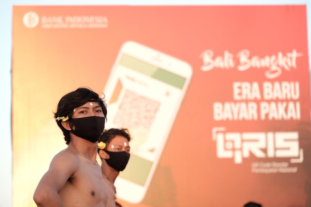 Menparekraf Apresiasi Penerapan Pembayaran Digital oleh Pelaku Parekraf Bali Deklarasi Program Kepariwisataan Dalam Tatanan Kehidupan Bali Era Baru & Digitalisasi Pariwisata Berbasis Quick Response Code Indonesian Standard (QRIS) di Peninsula Nusa Dua, Bali, Kamis (30/7). (fb/kemenparekraf)