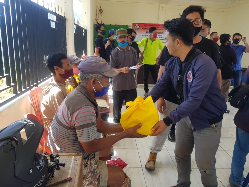 Kegiatan Peradah Ngejot di Desa Subaya, Kintamani, Bangli.