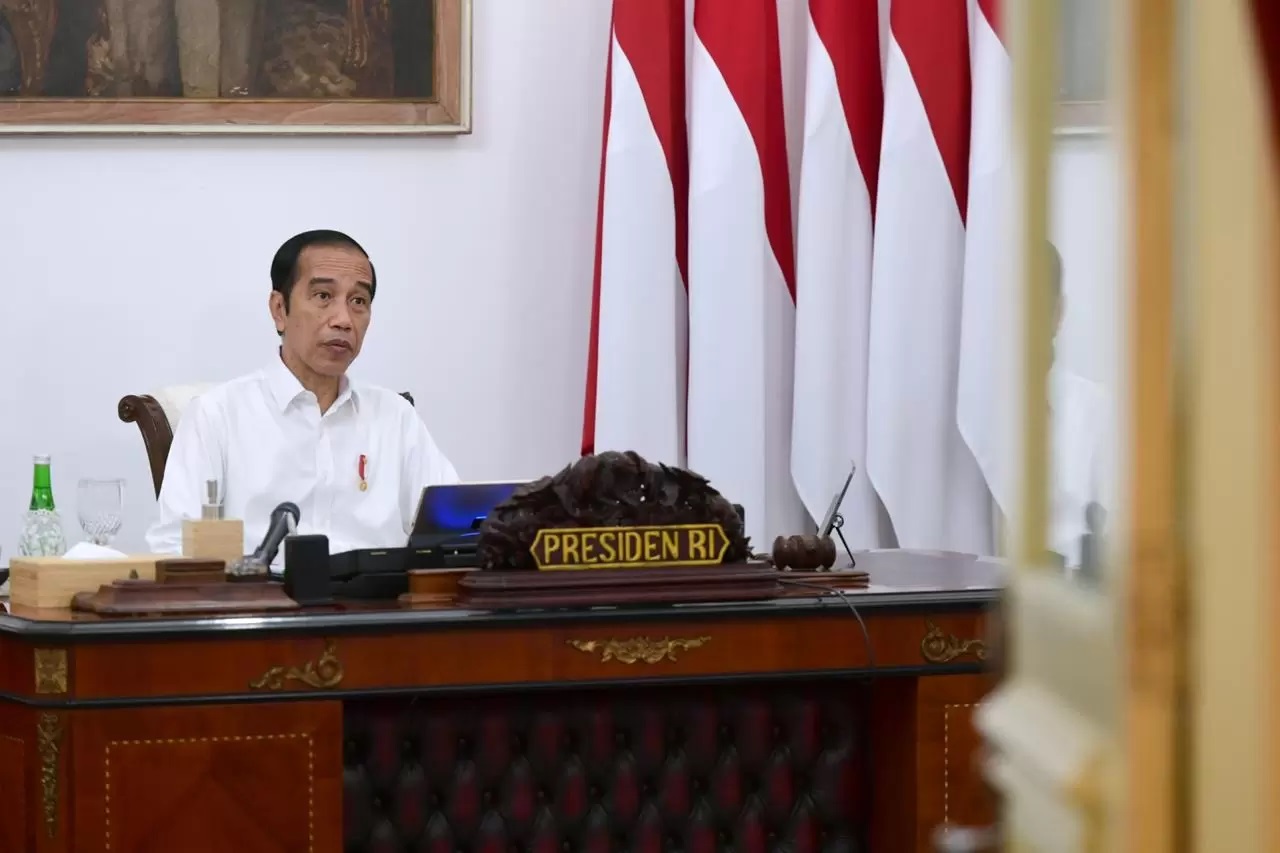 Curah Hujan Naik 40 Persen, Presiden Minta Antisipasi Kemungkinan Dampak Fenomena La Nina Presiden Jokowi memimpin rapat terbatas mengenai Antisipasi Bencana Hidrometeorologi melalui konferensi video dari Istana Merdeka, Jakarta, pada Selasa (13/10). (fb/BPMI Setpres/Muchlis Jr)