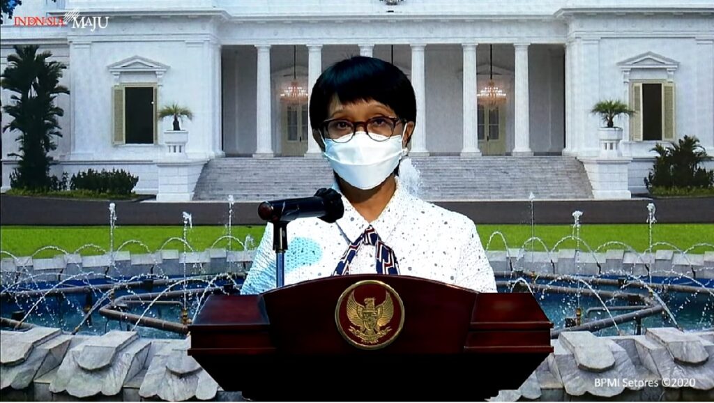 Menteri Luar Negeri Retno Marsudi mengumumkan penutupan sementara pintu masuk untuk WNA ke Indonesia, Senin (28/12). (fb/ist)