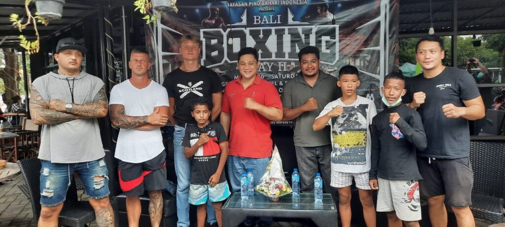 Jumpa pers event tinju di atas air oleh Yayasan Pino Bahari di Denpasar, Jumat (26/2). (ist)