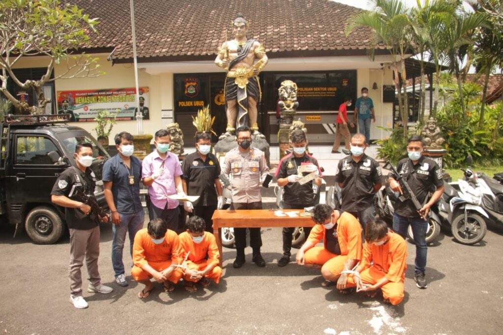 Polsek Ubud bongkar sindikat kasus pencurian kendaraan bermotor dan amankan empat pelaku serta barang bukti berupa delapan unit sepeda motor. (ist)