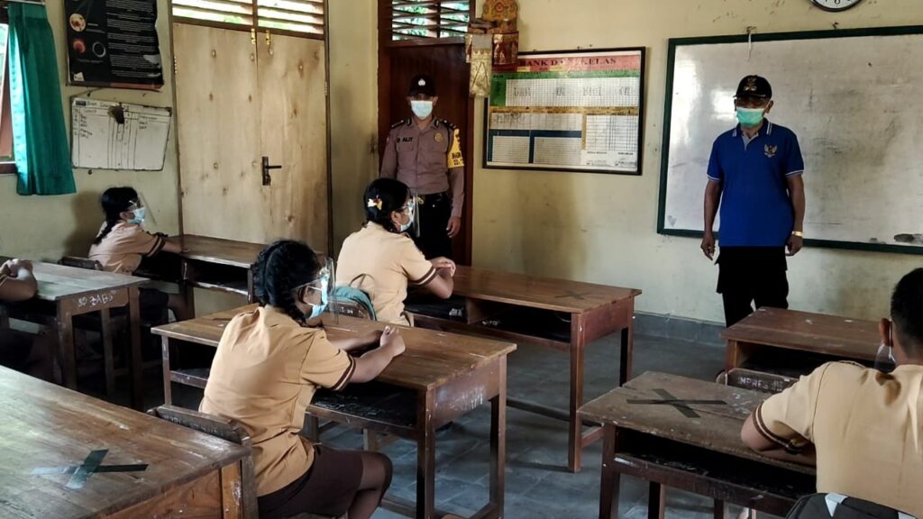 Satgas Terpadu Covid-19 Kelurahan Abianbase, Kecamatan Gianyar melaksanakan pemantauan penerapan prokes di SD Negeri 3 Abianbase, Jumat (26/3/2021). (ist)