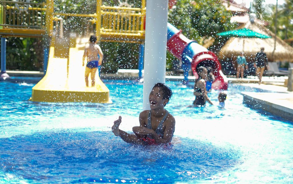 Hard Rock Hotel Bali Ajak Anak-anak Yayasan Solemen Indonesia Nikmati Wahana Taman Air