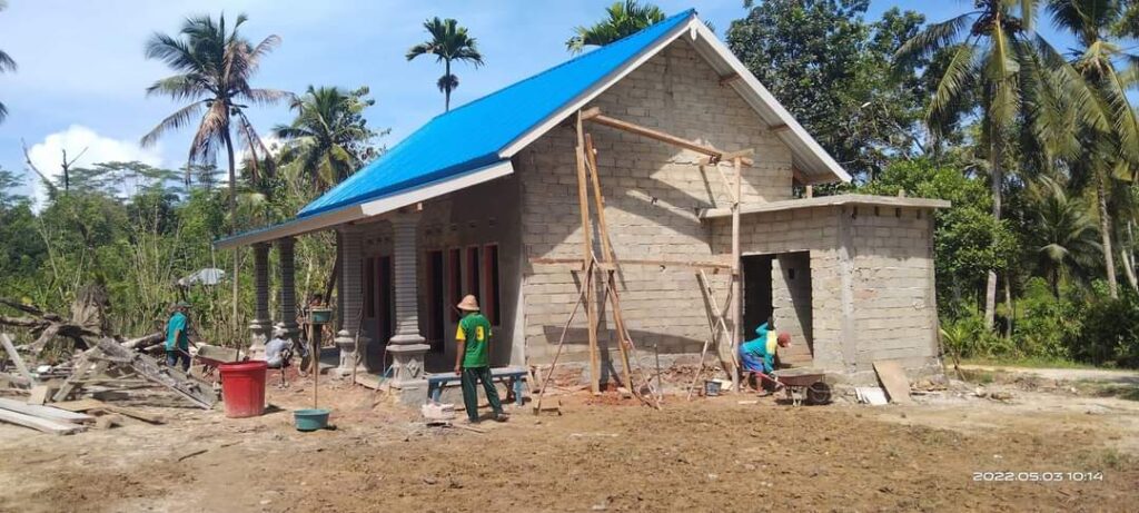 Umat Hindu Transmigran di Desa Lalosingi, Sulawesi Tenggara Bangun Sekolah Hindu