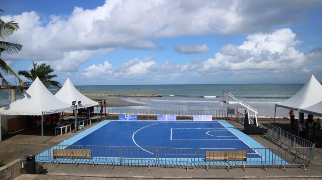 Discovery Mall Bali Hadirkan Lapangan Basket Depan Pantai