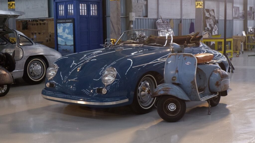 Tuksedo Studio diserbu peserta Vespa World Day 2022. (ist)