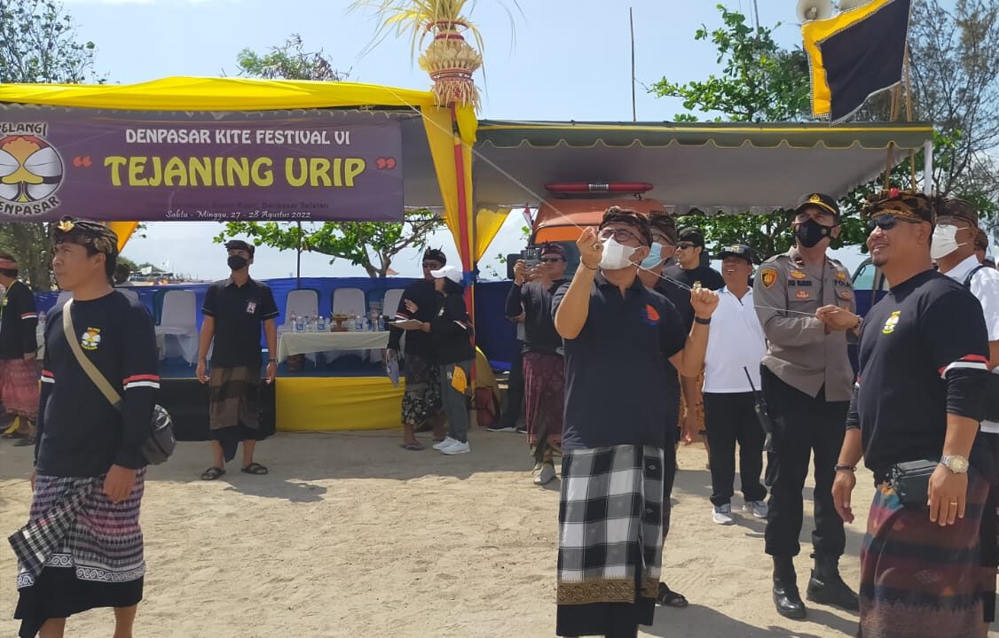 Dibuka Walikota Jaya Negara, Denpasar Kite Festival 2022 Diikuti 600 Layangan Tradisional Bali Denpasar Kite Festival 2022