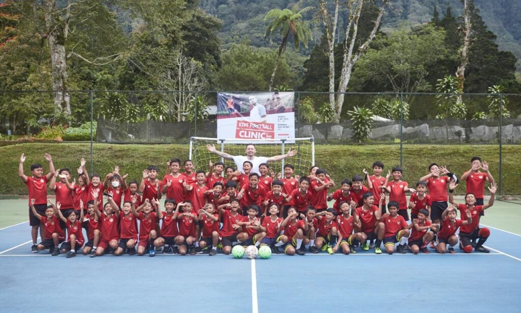 Marc Klok dan BAGI Gelar Football Clinic untuk Puluhan Anak di Bali
