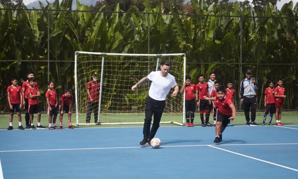 Marc Klok dan BAGI Gelar Football Clinic untuk Puluhan Anak di Bali
