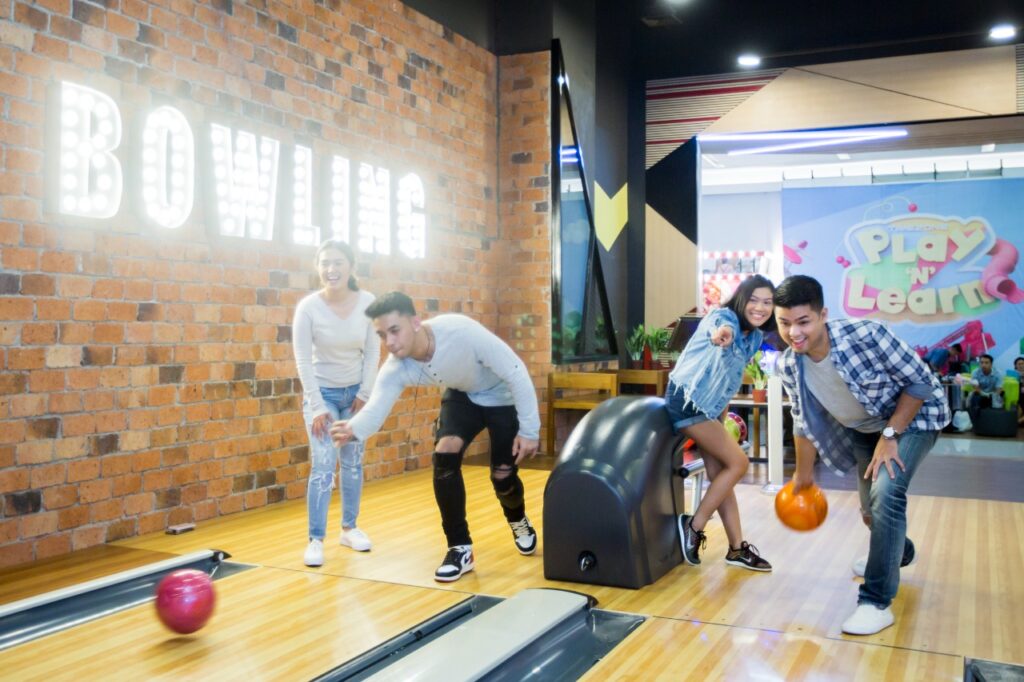 Timezone Buka Lintasan Bowling “Super Fun” Pertama di Bali