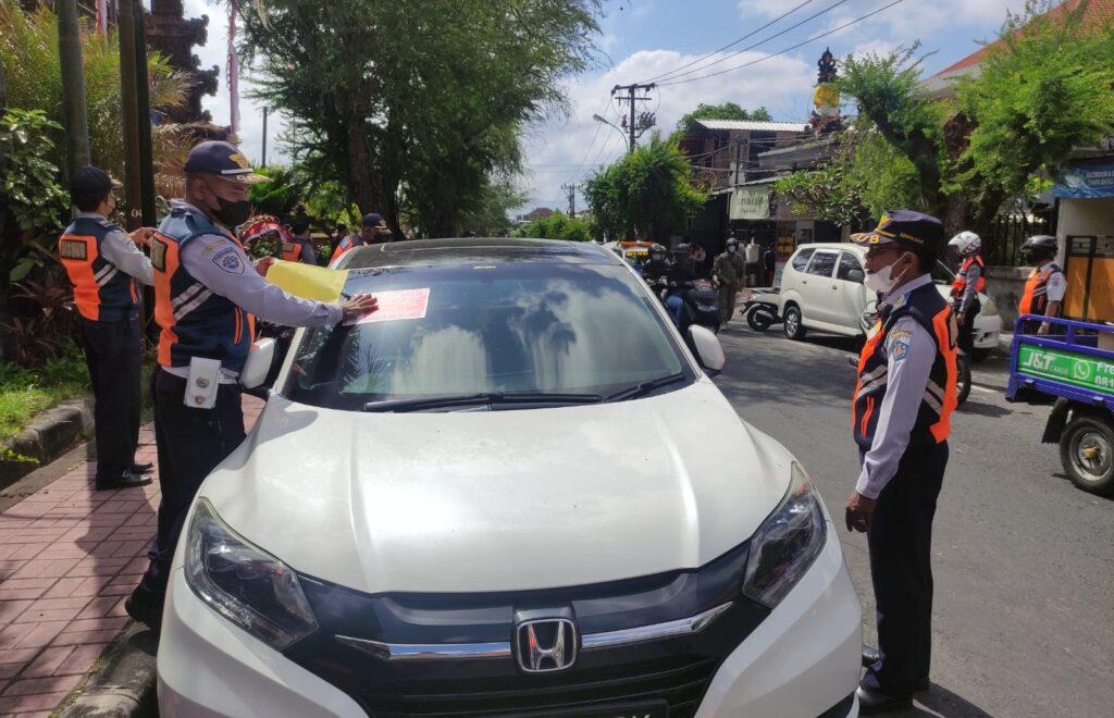 Dishub Denpasar Tertiban Parkir Liar di Ruas Jalan Protokol