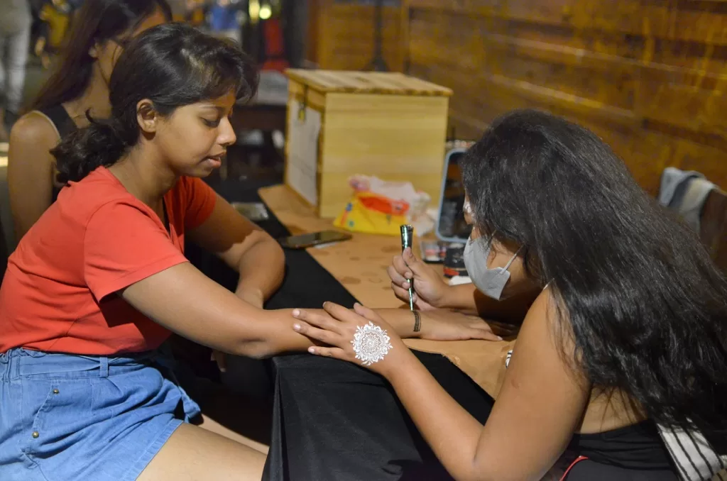 THE 101 Bali Fontana Seminyak Dukung Karya Seniman Wanita