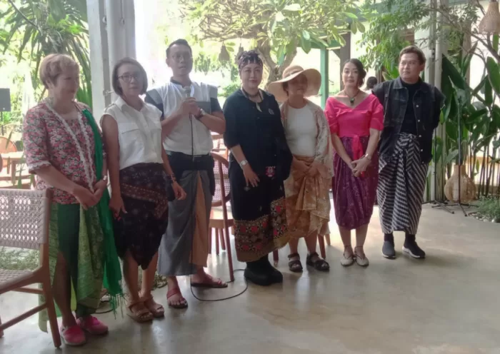 IFC Dorong Sarung Sebagai Identitas Mode Indonesia