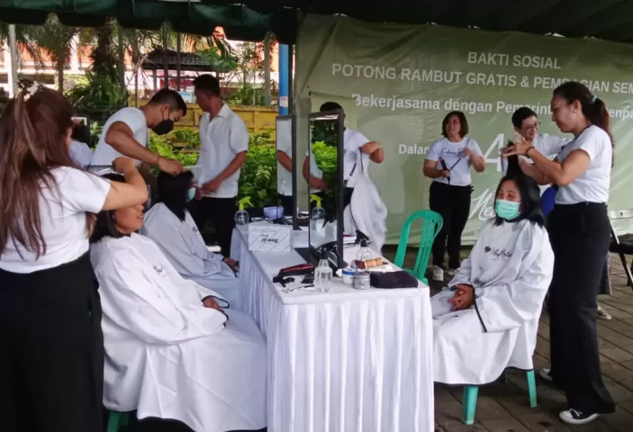 New Melati Salon Make Over 100 Petugas Kebersihan Kota Denpasar