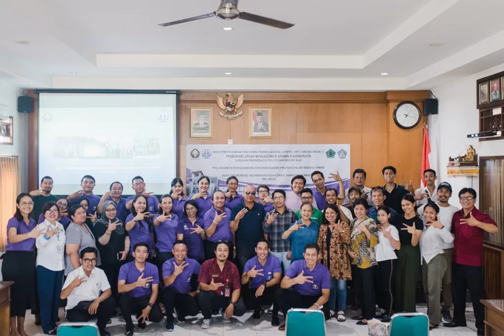 Mahasiswa Politeknik Negeri Bali Gelar Seminar Untuk UMKM Desa Tibubeneng