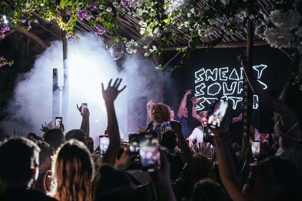 Sneaky Sound System Hadir di Mrs Sippy Selama Juli dan Agustus 2023