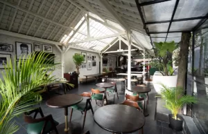 The Blue Door, Tempat Hiburan yang Misterius di Ubud The Blue Door, Ubud