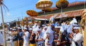 Air Suci dari Lima Gunung di Jawa dan Lombok Tiba di Pura Ulun Danu Batur Lima tirta dari lima gunung di Jawa dan Lombok tiba di Pura Ulun Danu Batur, Senin (9/10).
