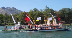 Dipuput 11 Sulinggih, Upacara Pakelem di Danau Batur Digelar Sama dengan Tahun 1919 Upacara Pakelem di Danau Batur Digelar Sama dengan Tahun 1919