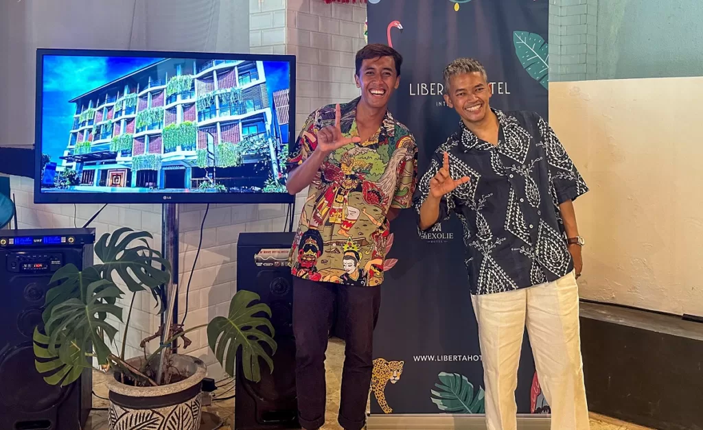 Yatun Santika (kanan) bersama Sigit Wardoyo selaku Content Creator dan Sport Enthusiast, berbagiwawasan tentang perkembangan perhotelan di Bali, Kamis (23/11). 