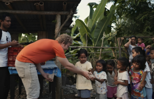 Alila Seminyak Bantu Anak-anak Pemungut Sampah di Bali Lewat The Art of Giving: Charity Soiree 2023 Alila Seminyak dengan Plastic Angels Bantu Anak-anak Pemungut Sampah di Bali