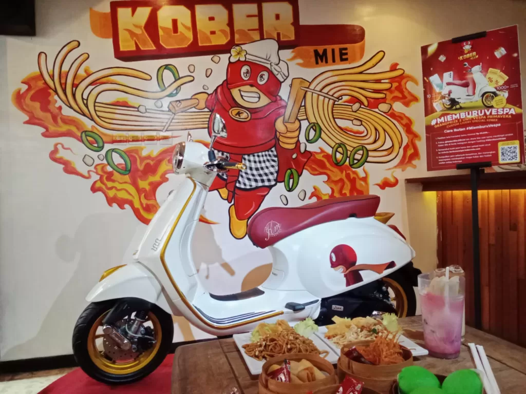 Satu Dekade Mie Kober, Siapkan Vespa Custom untuk Pelanggan Setianya