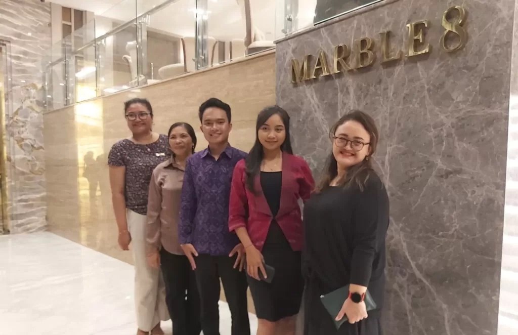 Marble 8 Restaurant Kuta Rayakan Hari Guru