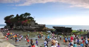 Harga Tiket Masuk ke Tanah Lot Naik Mulai Januari 2024 Objek wisata Tanah Lot.