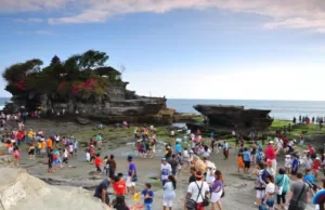 Harga Tiket Masuk ke Tanah Lot Naik Mulai Januari 2024 Objek wisata Tanah Lot.
