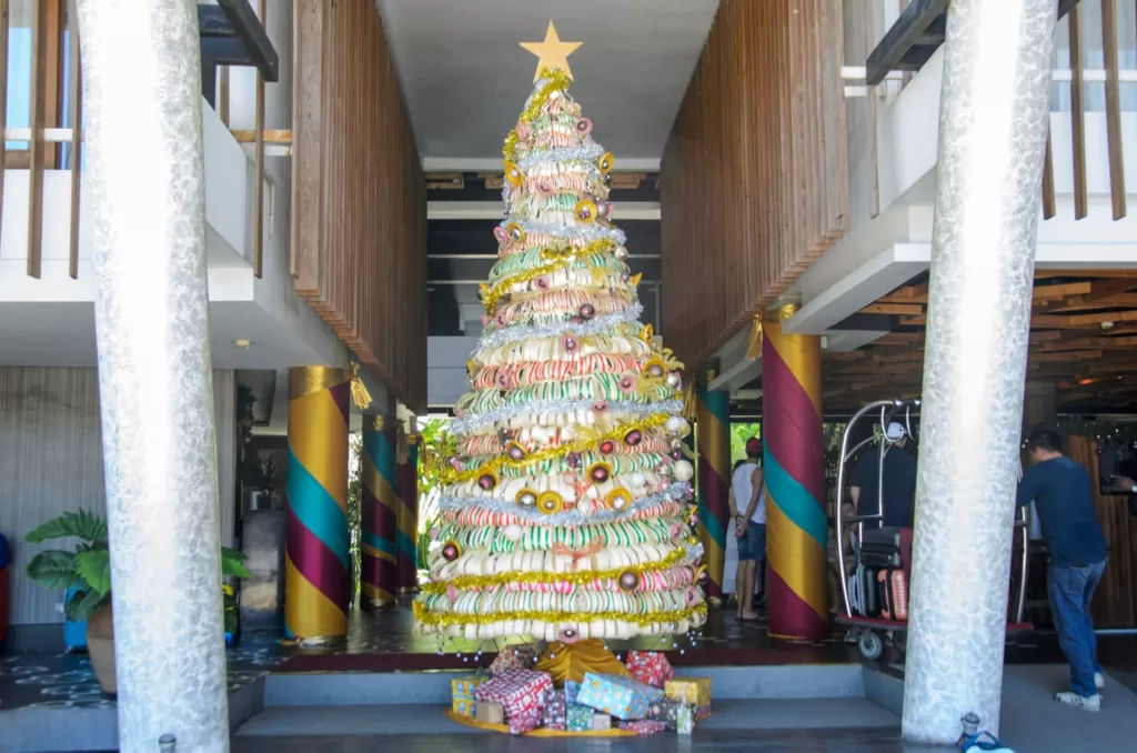 Pohon Natal di The 1O1 Bali Fontana Seminyak