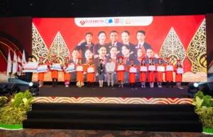 Elizabeth Internasional Gelar wisuda ke-14, Penyerapan Lulusan ke Dunia Kerja Capai 90 Persen Elizabeth Internasional Gelar wisuda ke-14 di Bali Nusa Dua Convention Center (BNDCC), Jumat (22/12/2023).
