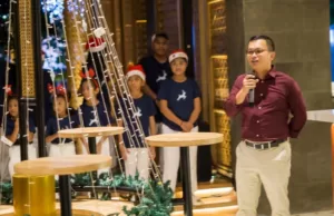 Tribe Bali Kuta Beach Gelar Christmas Tree Lighting, Simbol Dimulainya Musim Natal dan Tahun Baru Tribe Bali Kuta Beach Gelar Christmas Tree Lighting